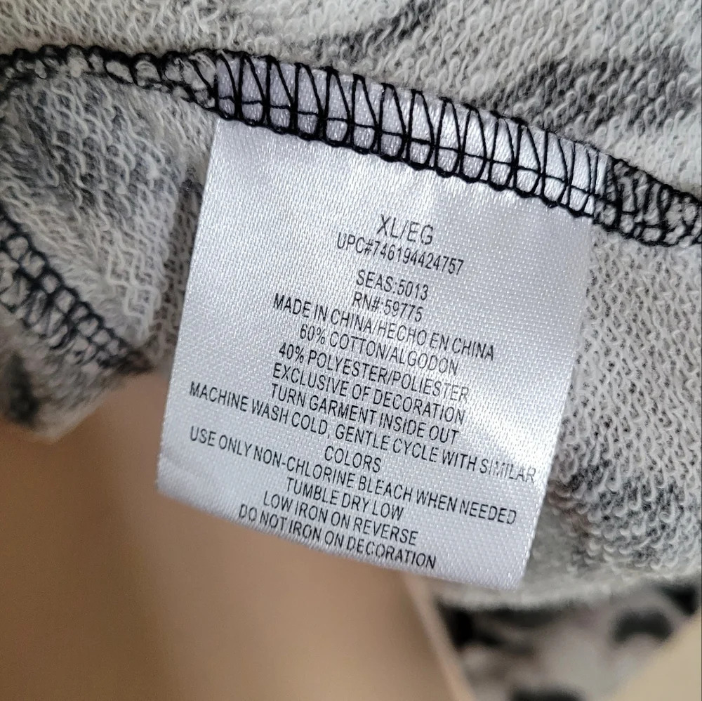 Dream Out Loud Floral Scoop Neck Sweatshirt Top with Gems Size Junior XL NEW - Picture 9 of 9